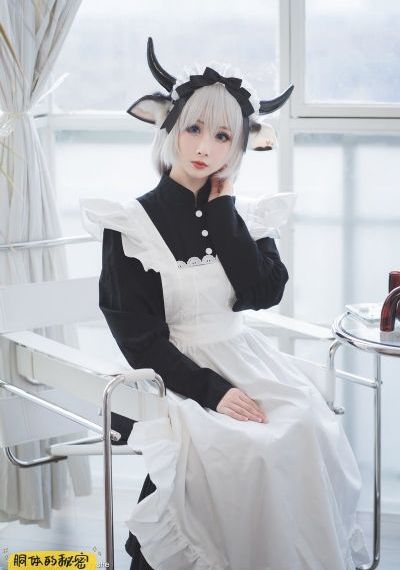 美女恶搞